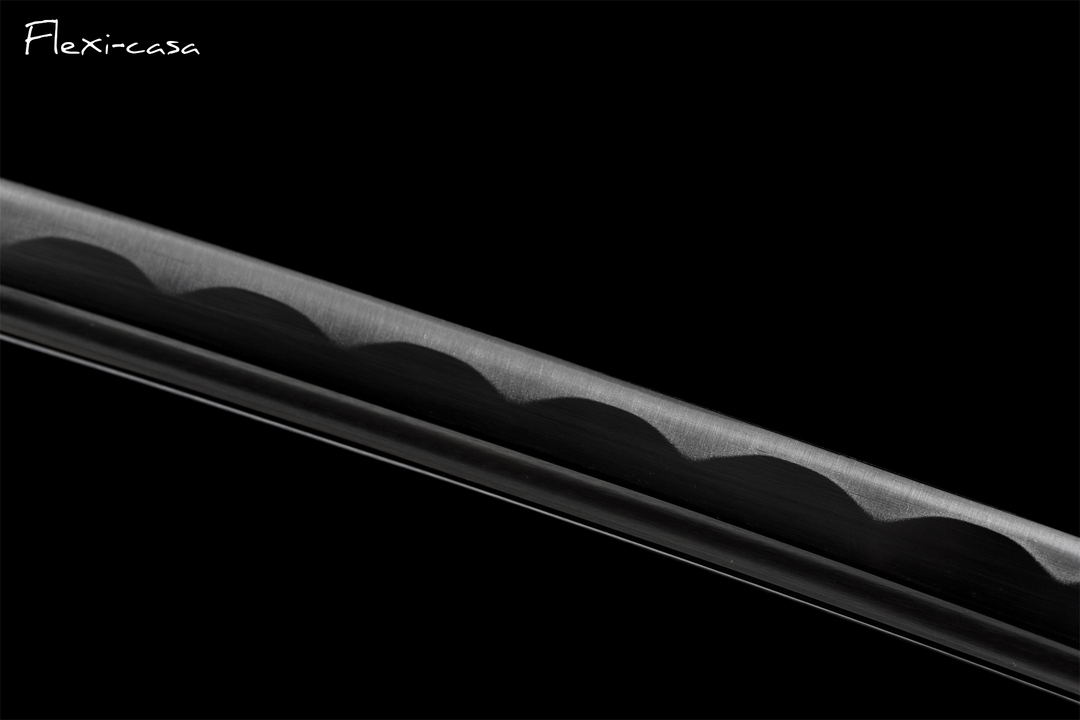 Hand-Forged Katana – 1060 High Carbon Steel, Red-Black Handle, Black Lacquer Scabbard, Gold Fittings